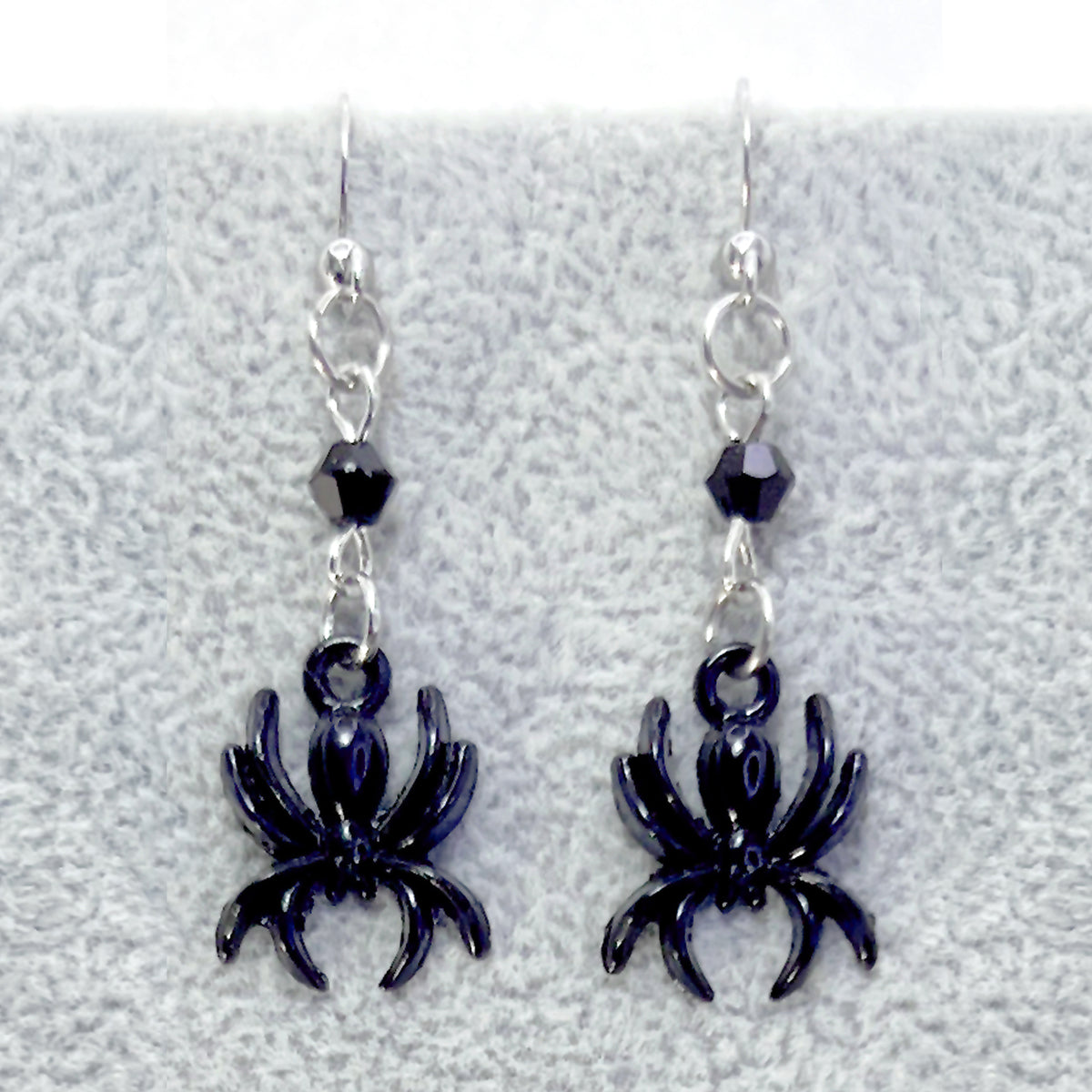 Ohrringe mit Schwarzer Spinne und Perlen