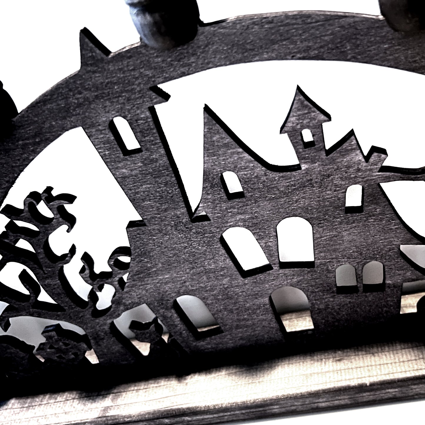 Black Wood Haunted House Schwibbogen